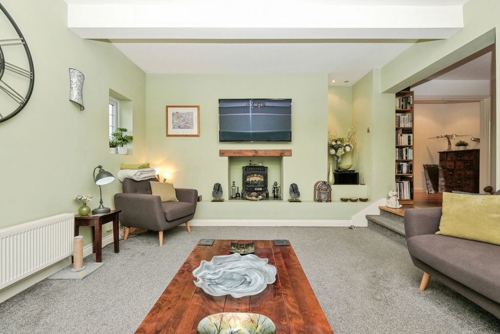 Property photo 2 of 25 Pbox-Img.Jpg