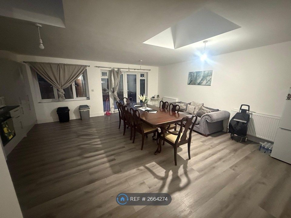 Property photo 3 of 7