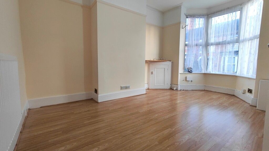 Property photo 2 of 12 108 Lettings