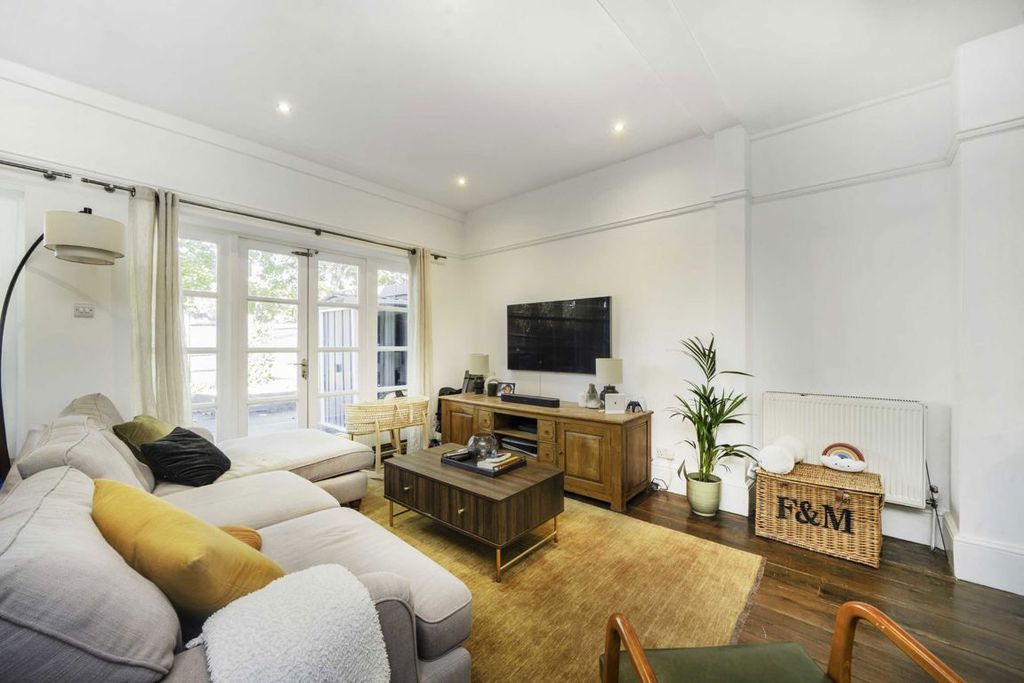 Property photo 2 of 7