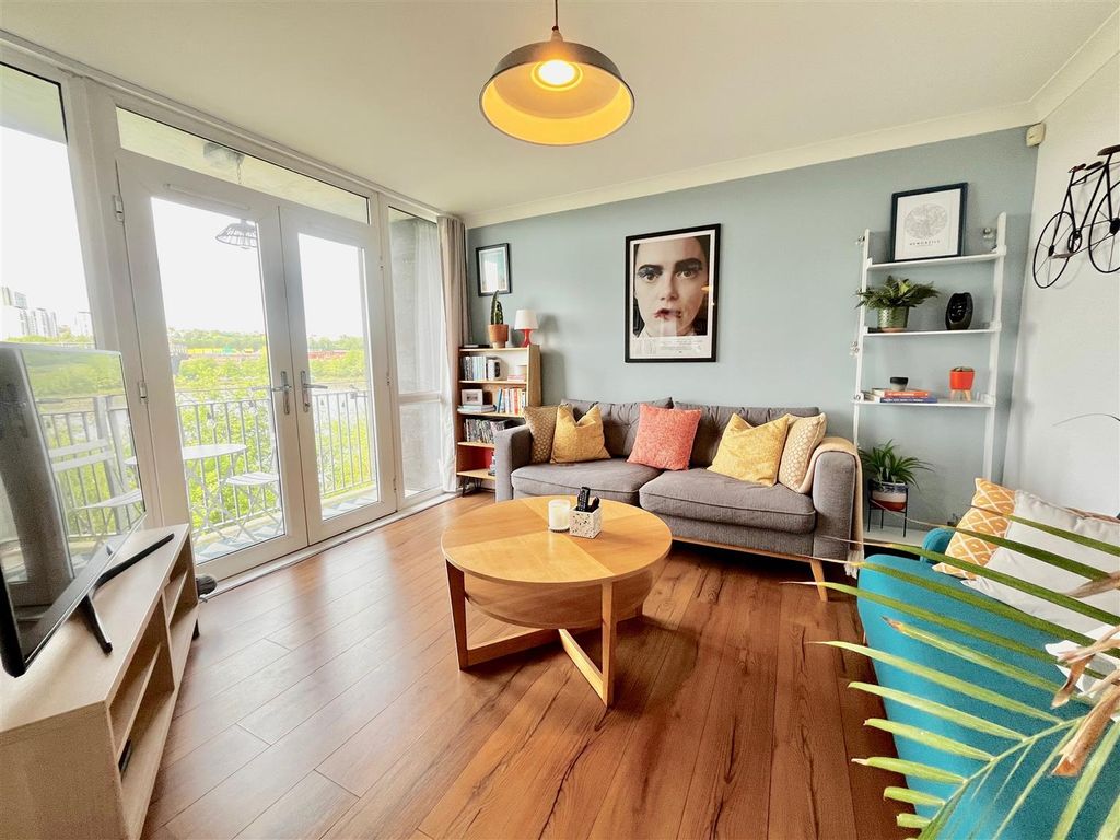 Property photo 1 of 19 Lounge/Kitchen/Diner