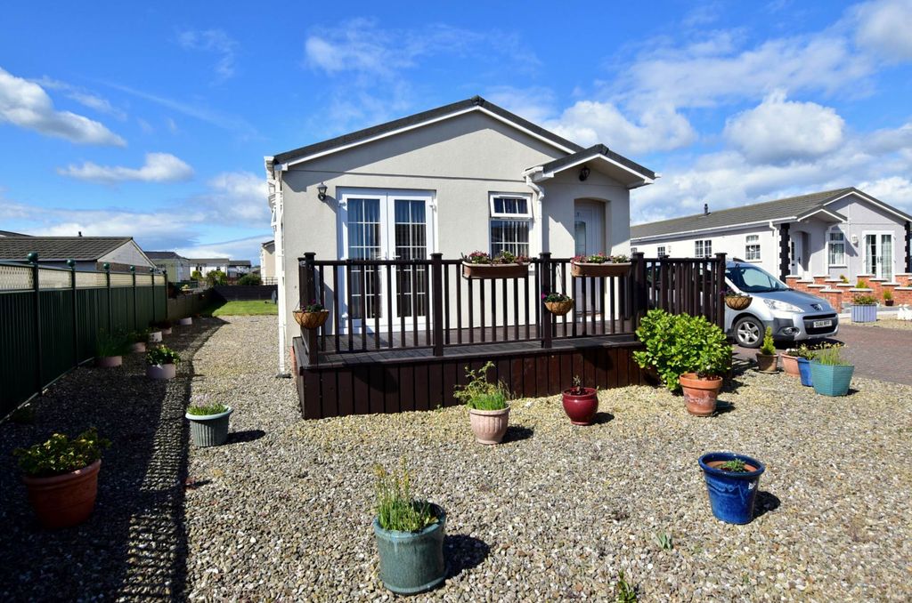 Property photo 2 of 22