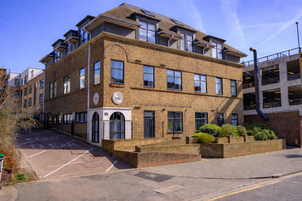 Property photo 1 of 12 External Front