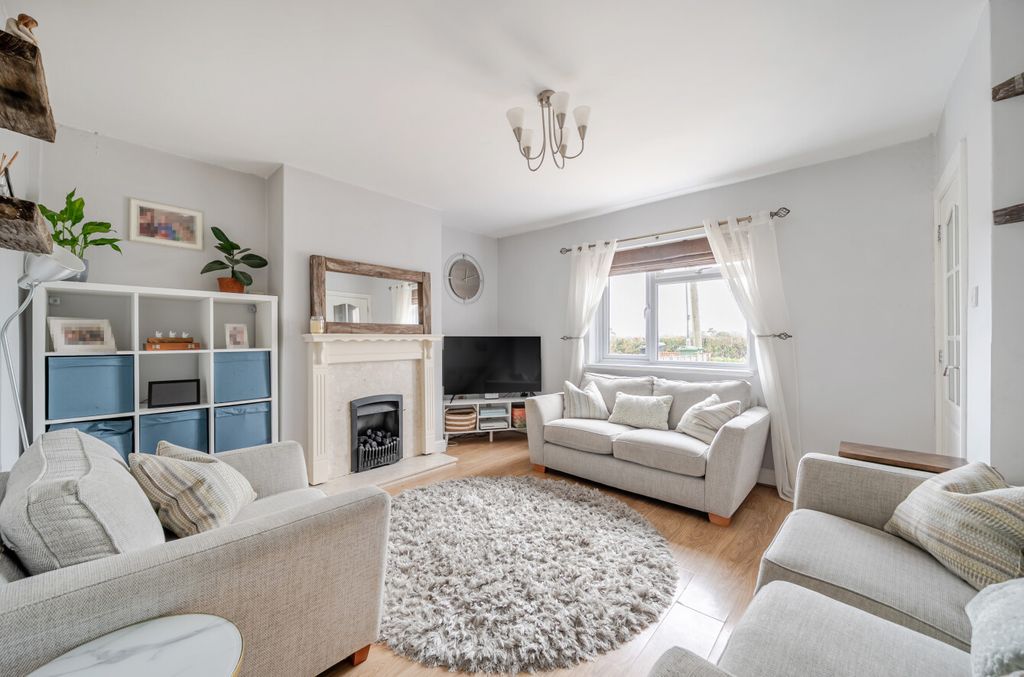 Property photo 2 of 20 1385670-17-692851...