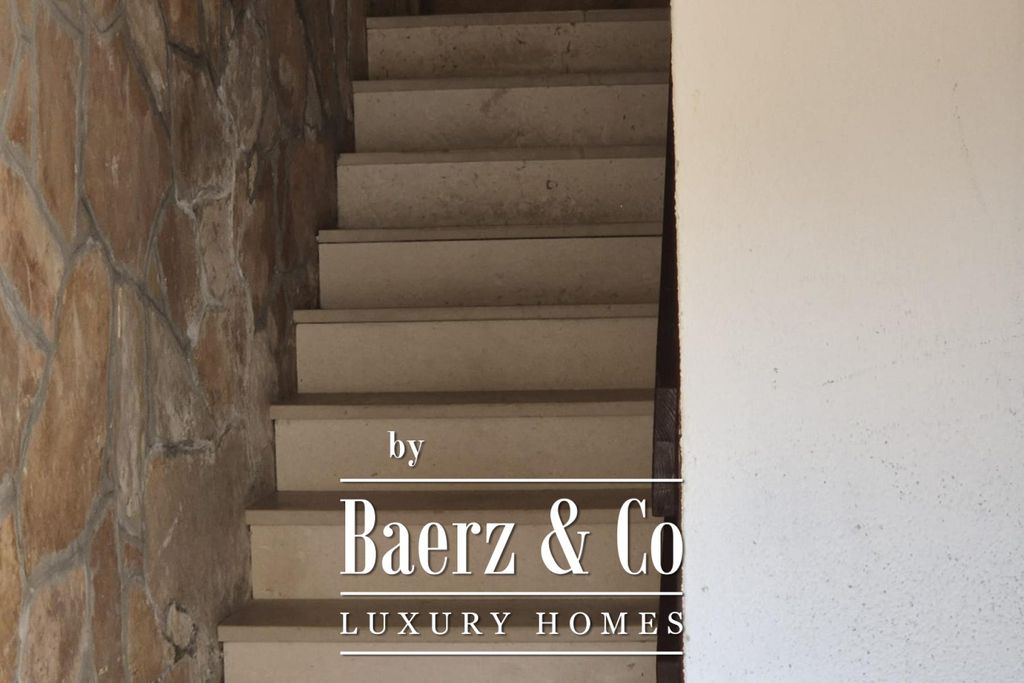 Property photo 3 of 32