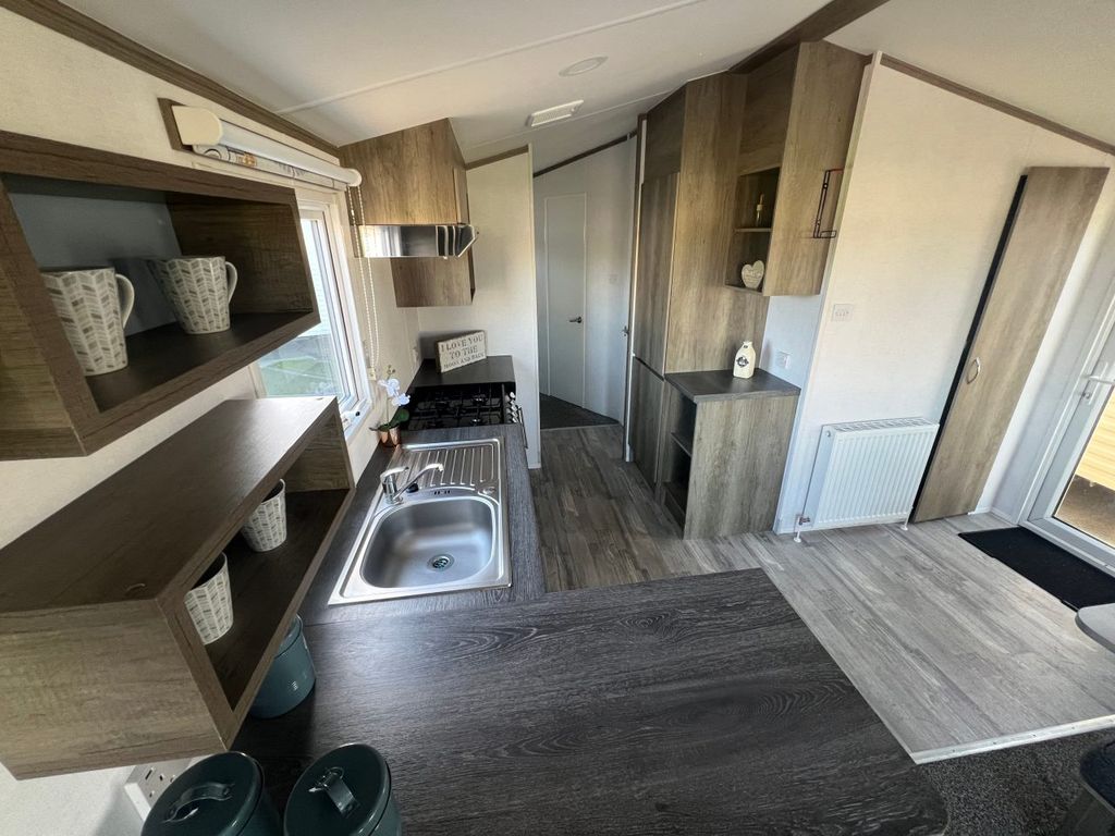 Property photo 3 of 8 Atlas Moonstone 2019 Car0061975 65353915.Jpeg