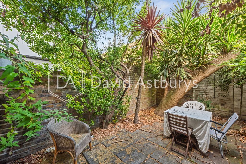 Property photo 3 of 12 170720259_Daisl_8 Haverstock Street _N1 8DL_011