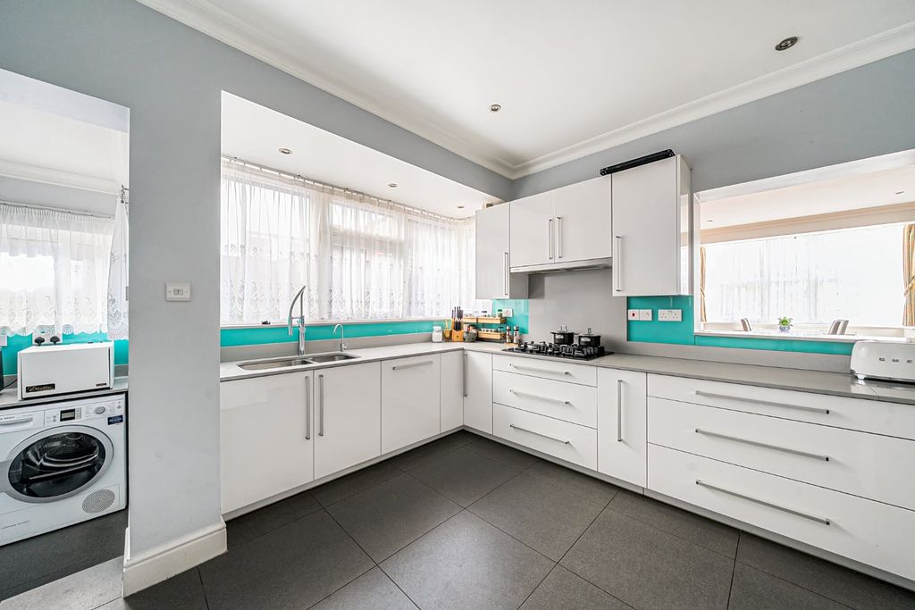 Property photo 2 of 24 Picture No. 52