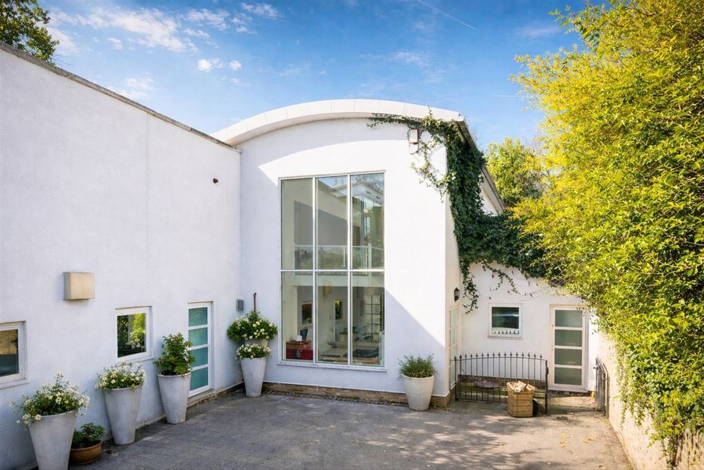 Property photo 1 of 23