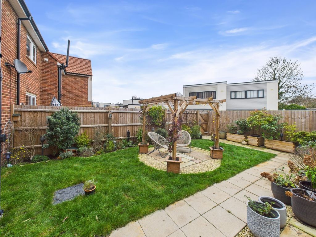 Property photo 3 of 10 Garden