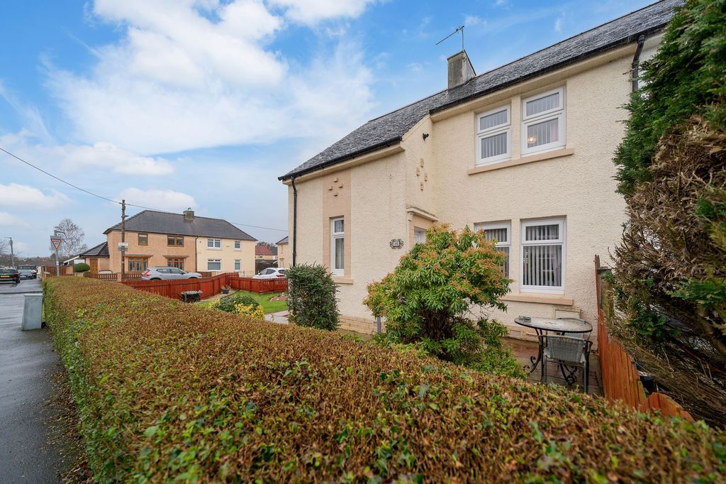 Property photo 2 of 28