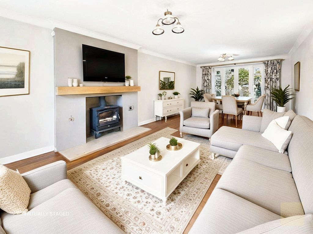 Property photo 1 of 22 Living / Dining