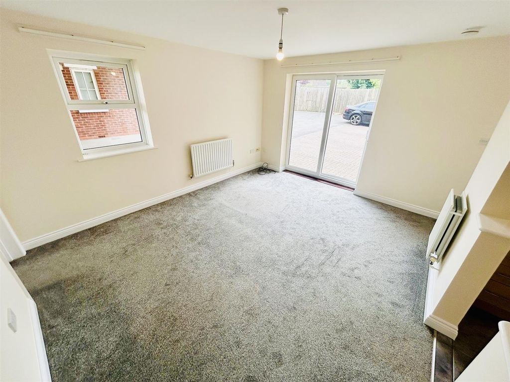 Property photo 2 of 9 62E92B07-d40E-468E-8845-3Ef142Edd201.Jpg