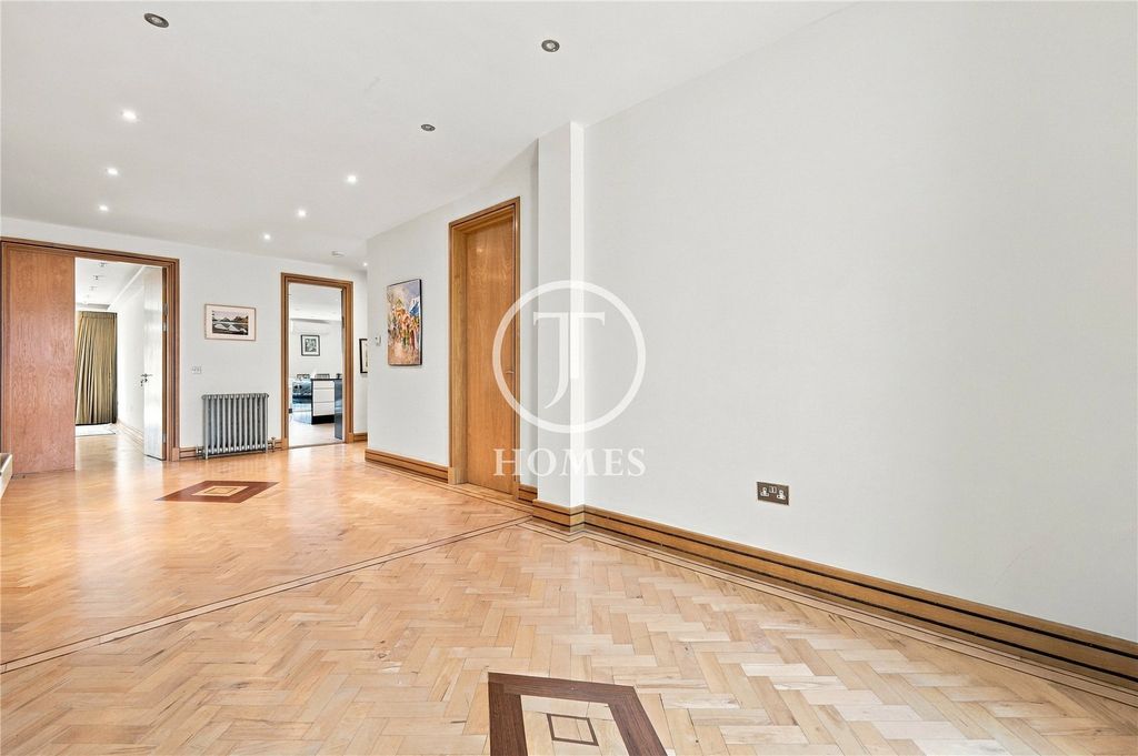 Property photo 3 of 22 Picture No. 06