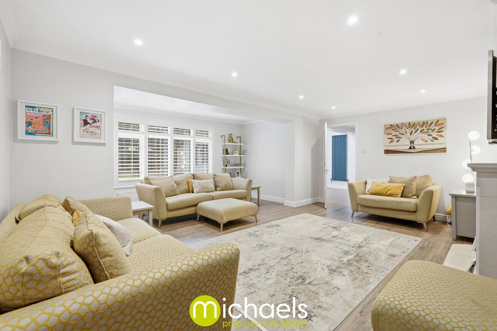 Property photo 2 of 31