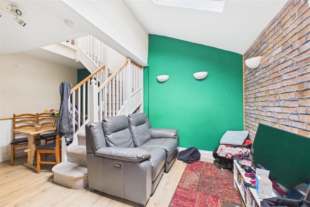 Property photo 1 of 20 Flat B, 284, Gloucester Road, Horfield, Bristol Bs