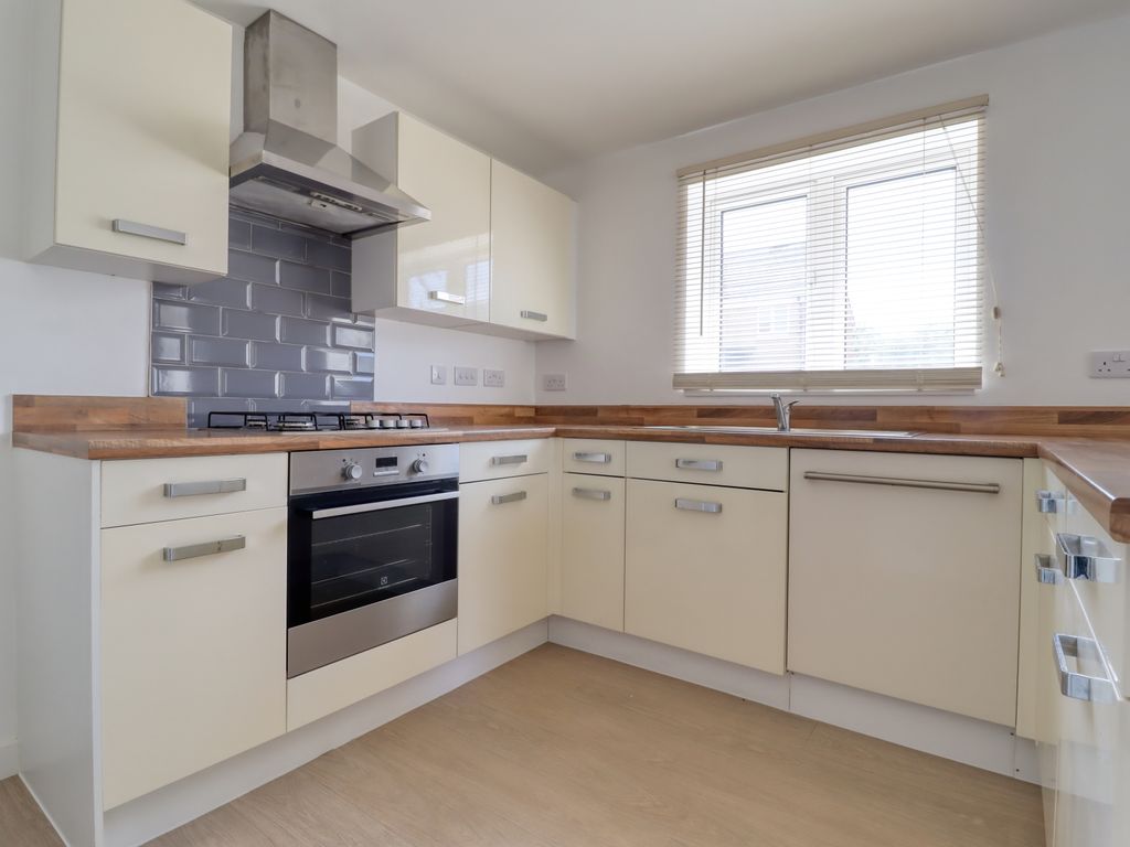 Property photo 2 of 10 Kitchen