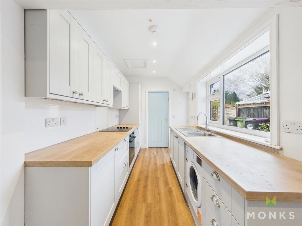 Property photo 2 of 8 Cam01348G0-Pr0773-Still007.Jpg