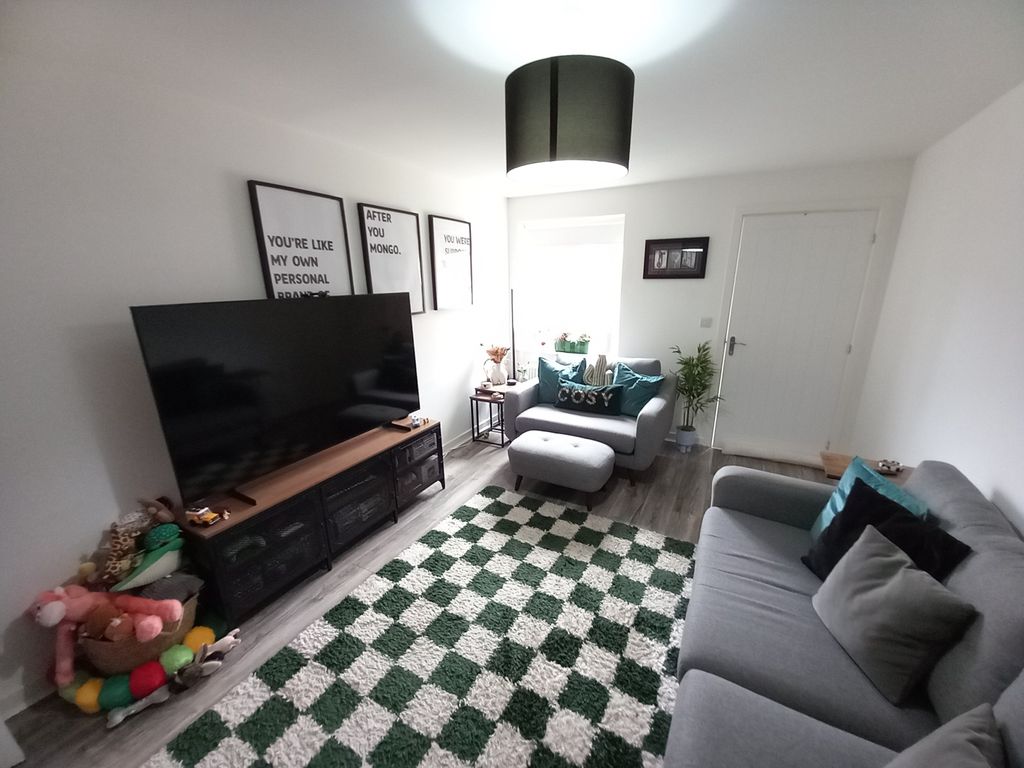Property photo 3 of 13 Lounge
