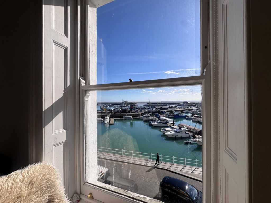 Property photo 3 of 10 Picture 3