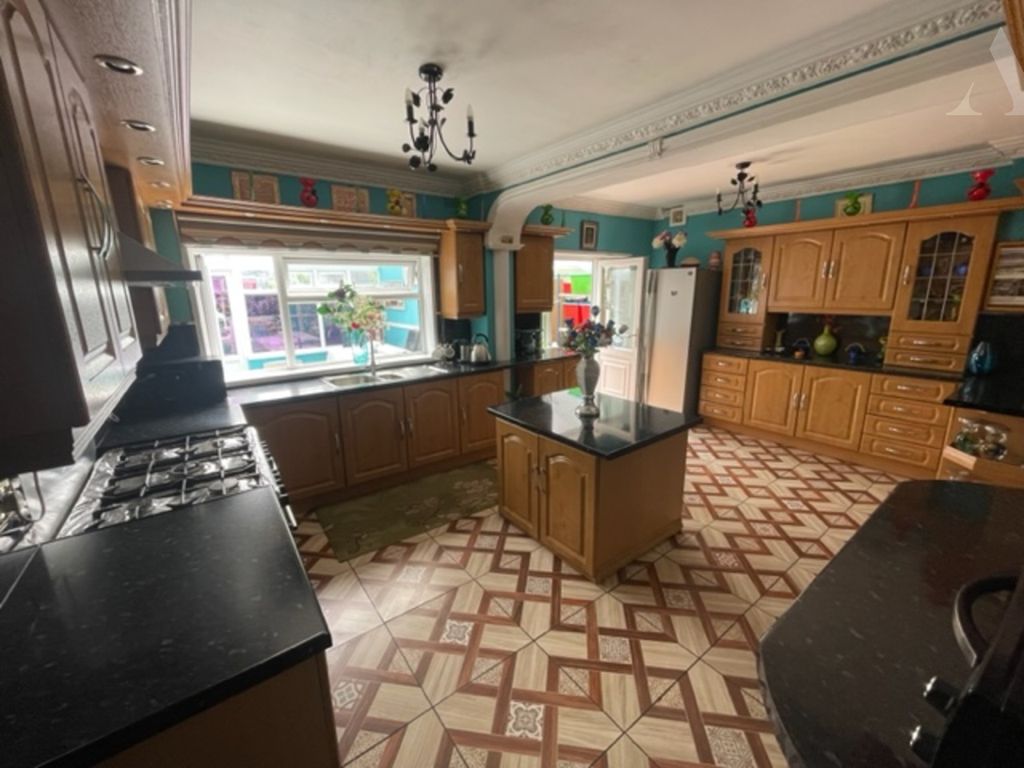 Property photo 3 of 16 208 Stetchford Road Kitchen 2