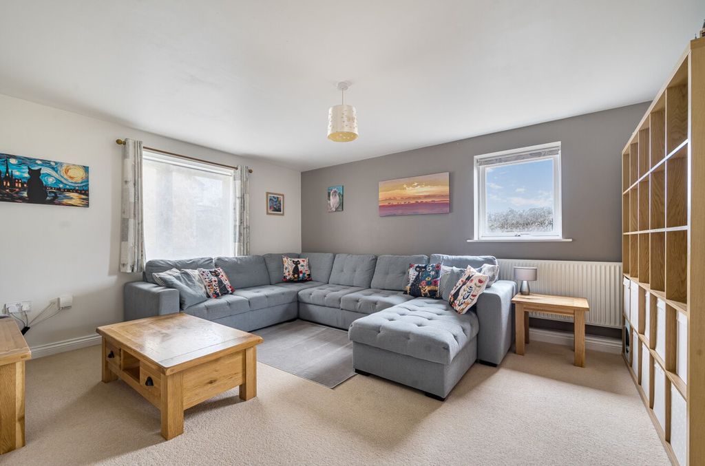 Property photo 2 of 19 Sitting Room