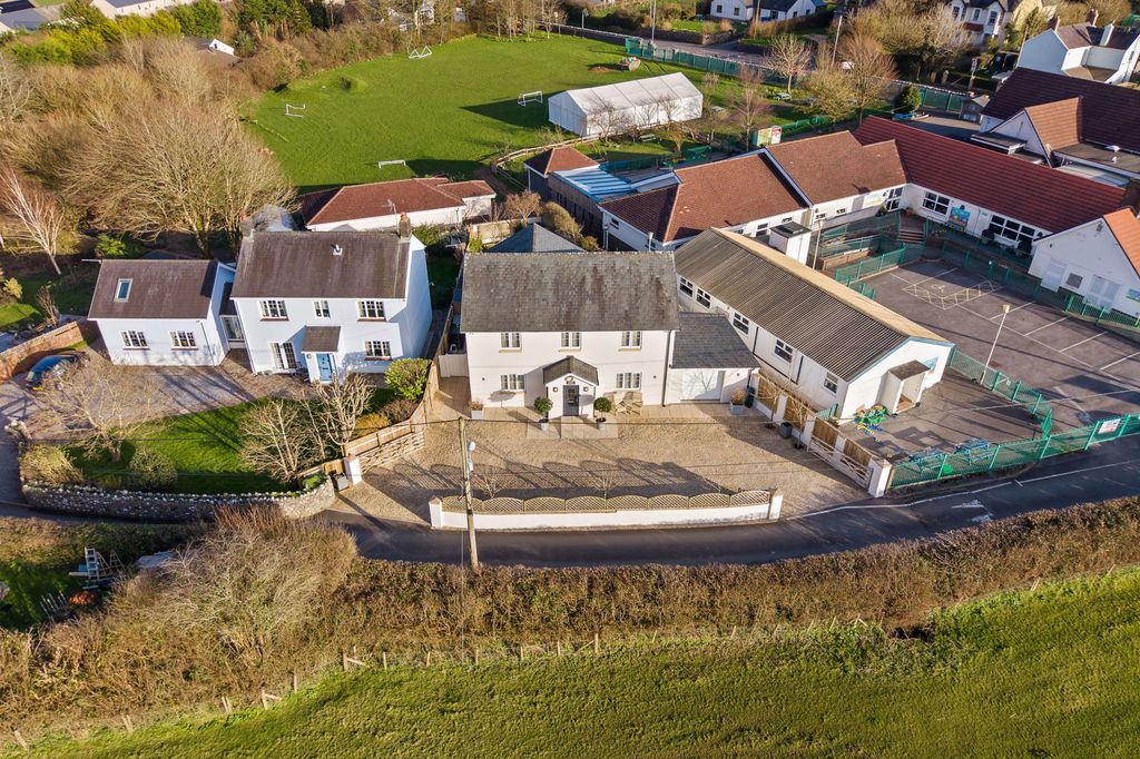 Property photo 2 of 36