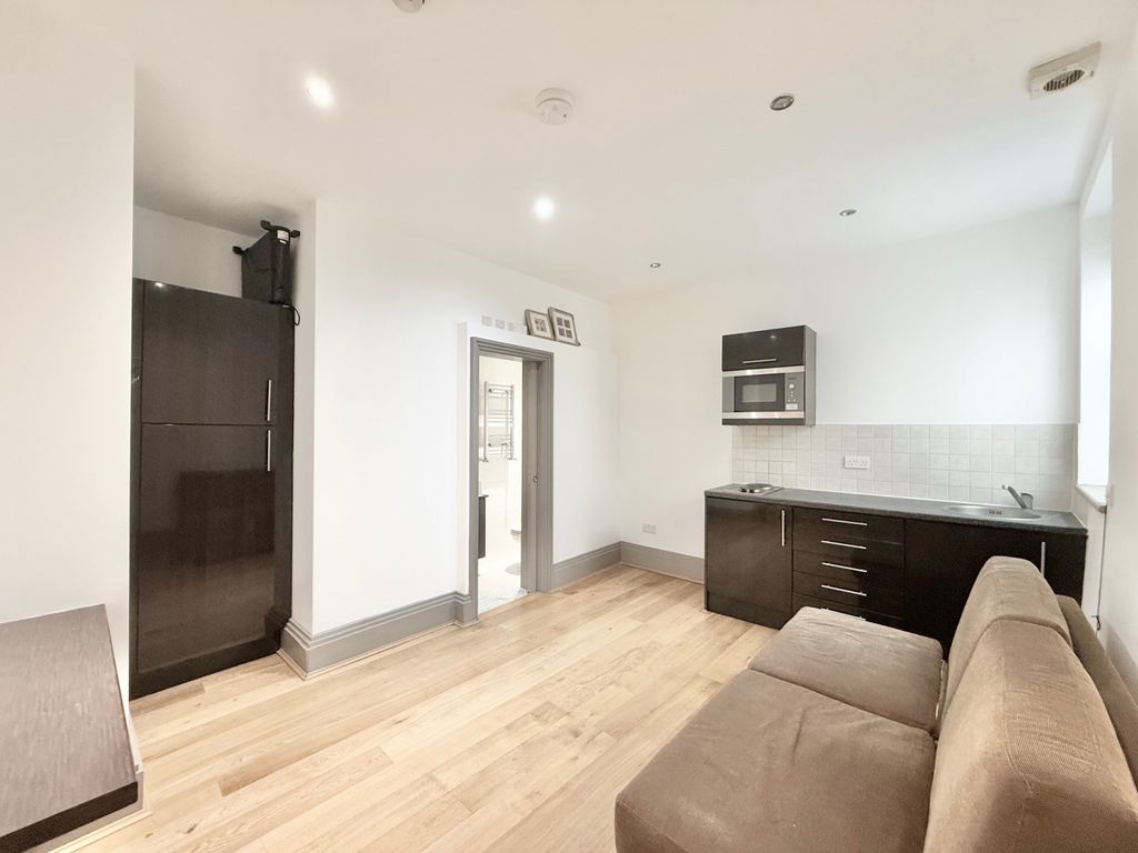 Property photo 1 of 11 Studio Flat For Rent