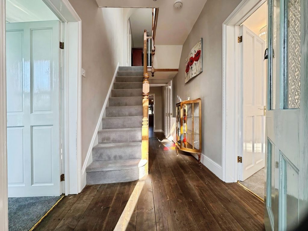 Property photo 3 of 21 Hallway