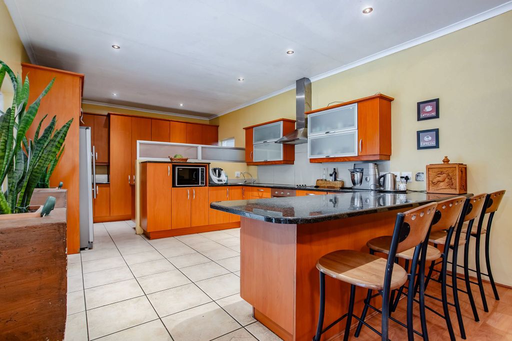 Property photo 3 of 37 Vlv1705058