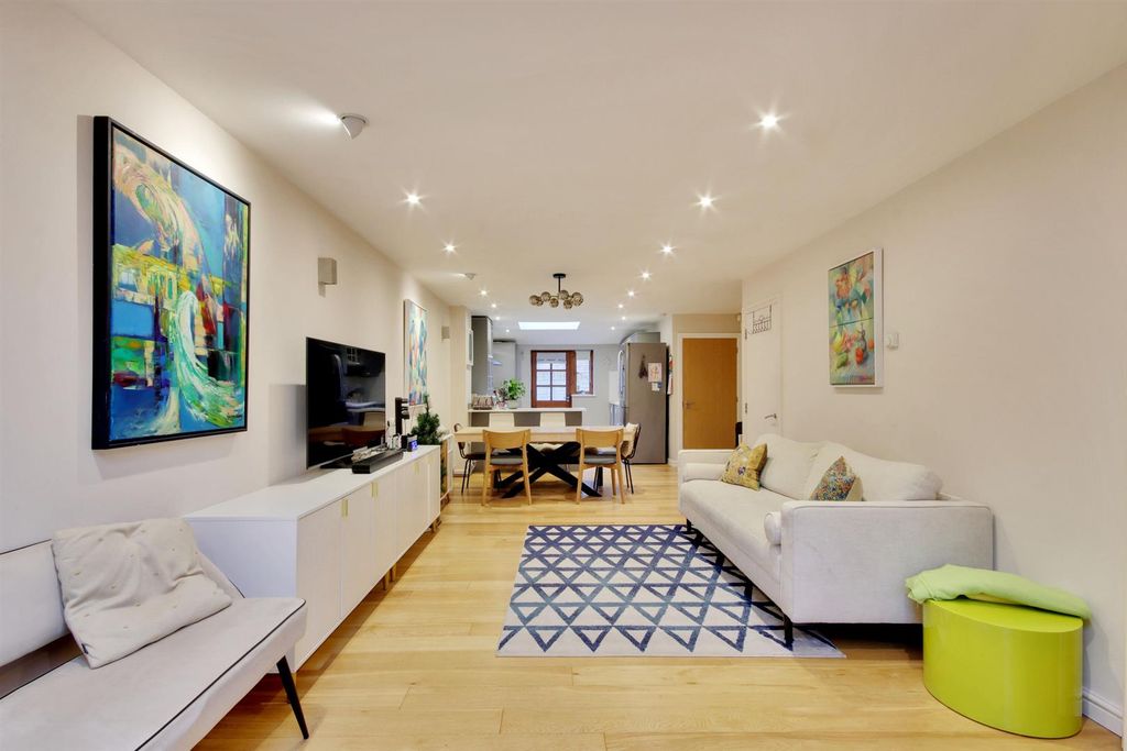 Property photo 2 of 19 62143_012.Jpg