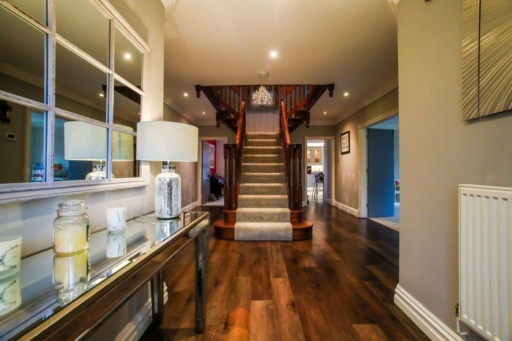 Property photo 2 of 18 B7Eojw103Iy7Yuxxaebpfi_Pxym.Jpg