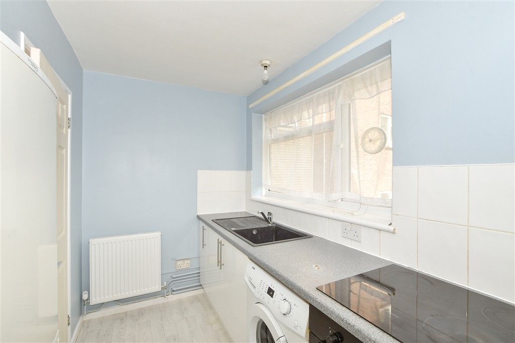Property photo 2 of 11 Kitchen