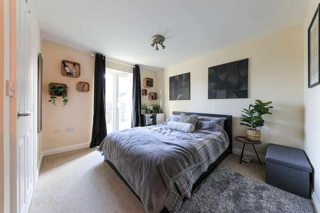 Property photo 2 of 8 Bedroom1.Jpg