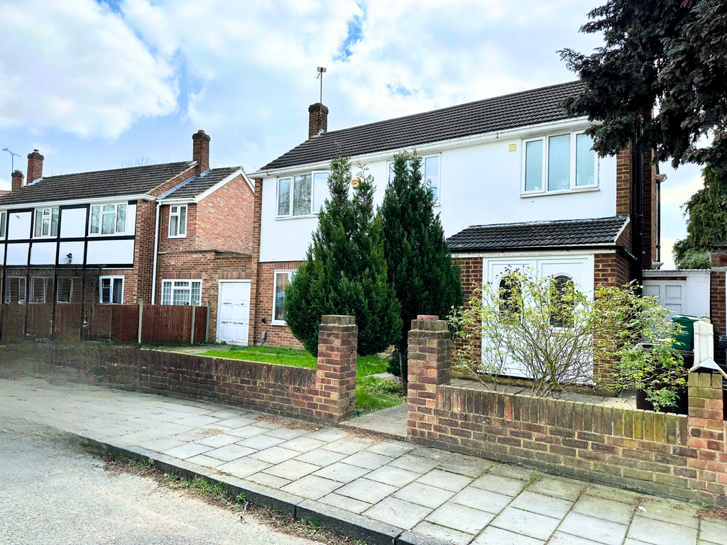 Property photo 1 of 8 Three Bedroom Detached House In Isleworth