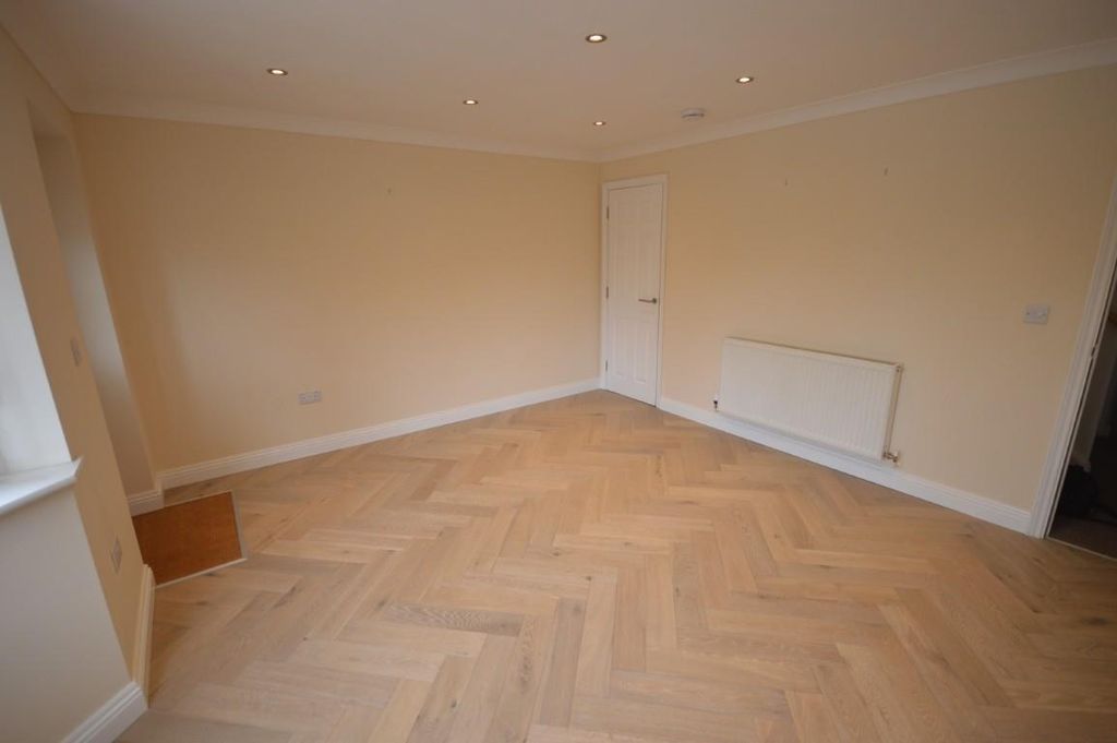Property photo 3 of 19 Dsc_0002 (Medium).Jpg
