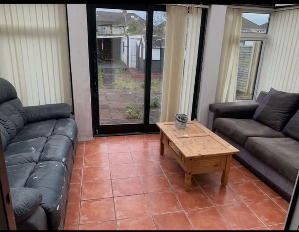 Property photo 3 of 8 A Spacious And Inviting Modern Living Room With Am...