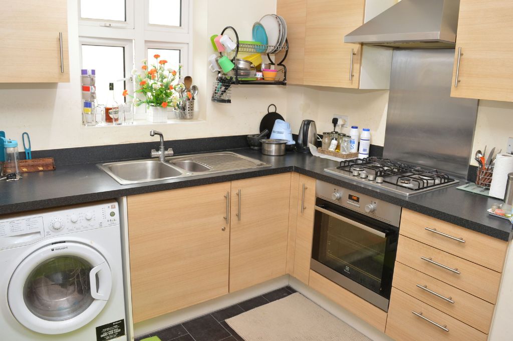 Property photo 3 of 11 Kitchen