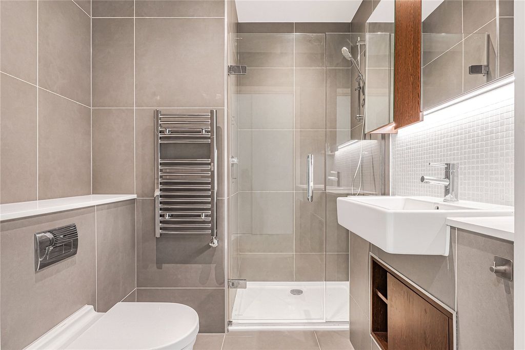 Property photo 3 of 34 Ensuite