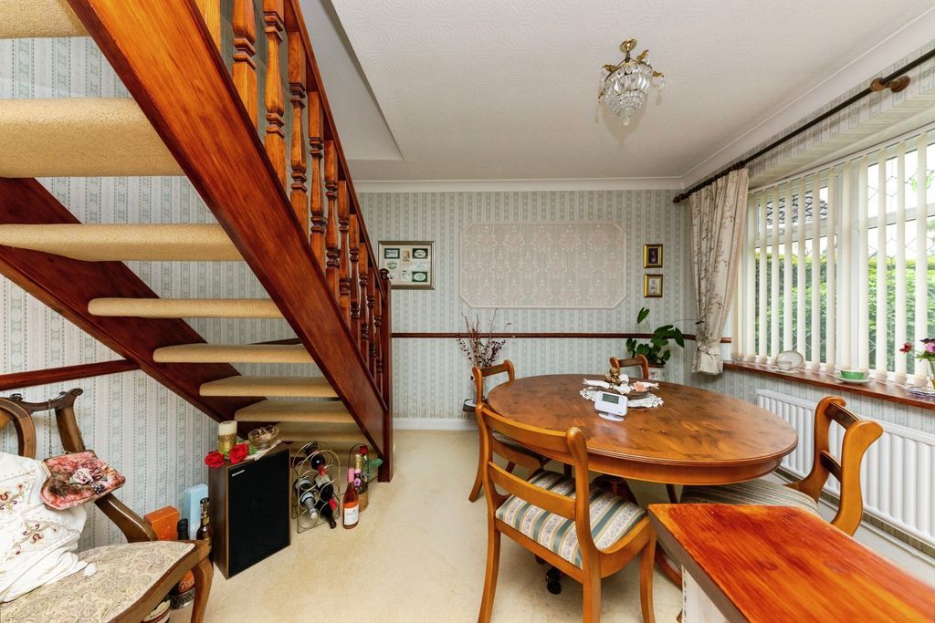 Property photo 2 of 19 Hall View 2