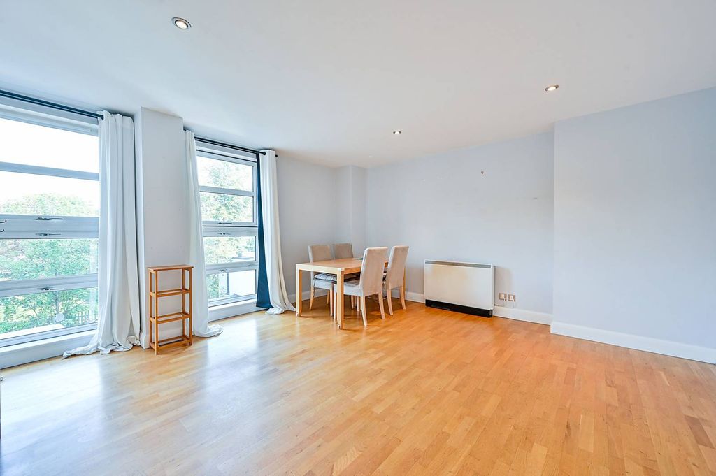 Property photo 3 of 8