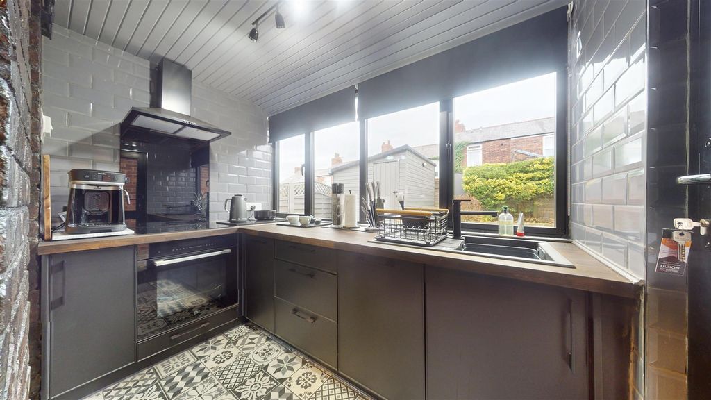 Property photo 3 of 26 Mona Street Kitchen