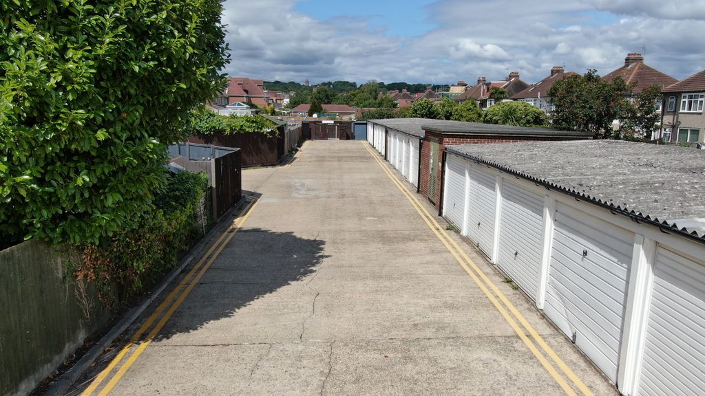 Property photo 1 of 2