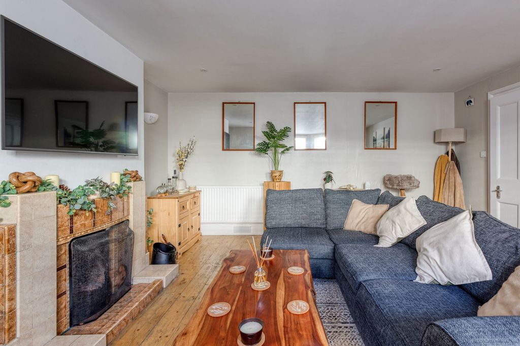 Property photo 2 of 30