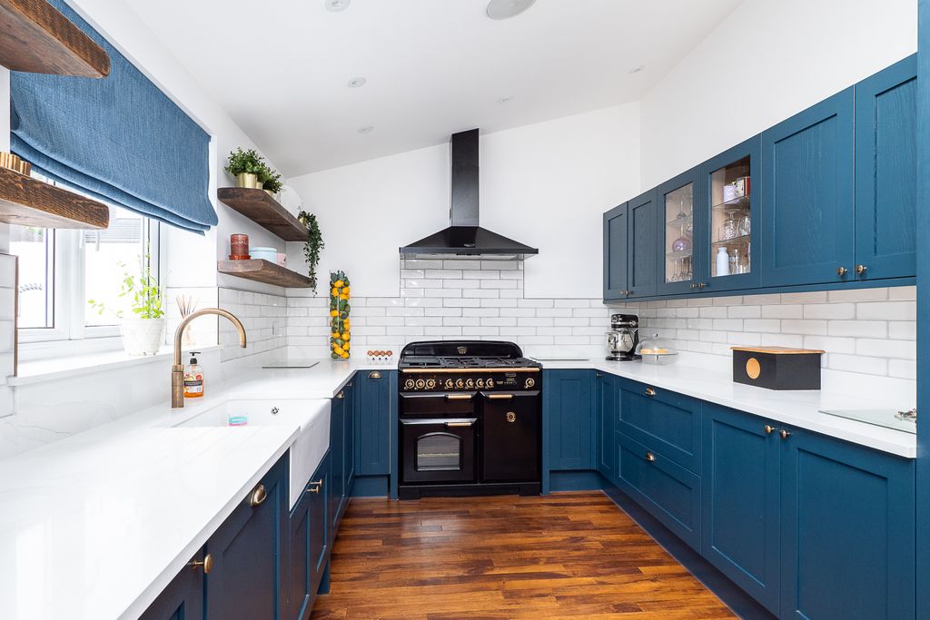 Property photo 2 of 22 Picture No. 11