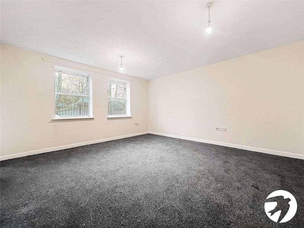 Property photo 3 of 8 Picture No. 02