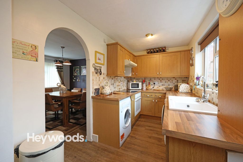 Property photo 3 of 27