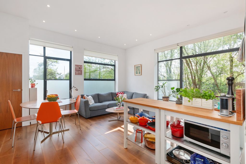 Property photo 1 of 15 Photo 10