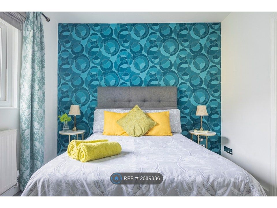 Property photo 2 of 31 Main Bedroom