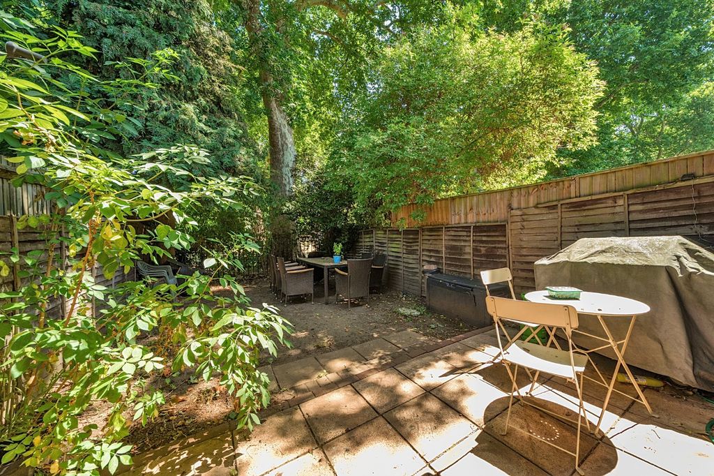 Property photo 2 of 16 Picture No. 24